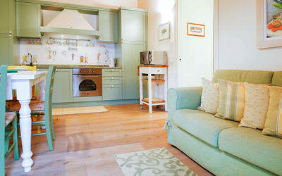 Casetta Olivo (Mlu151) 604.1: Pièce, Meubles, Salon, Propriété, Sol, Design Intérieur, Turquoise, Bâtiment, Maison, Jaune