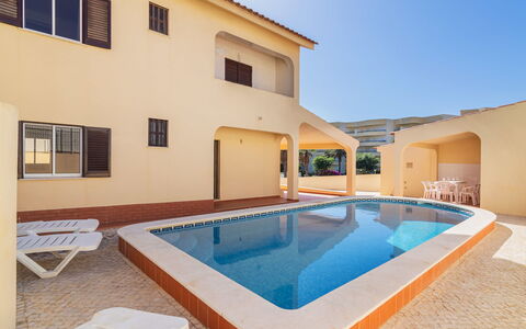 Flor de Maio: Propriété, Piscine, Maison, Bâtiment, Immobilier, Domicile, Villa, Appartement, Biens, Pièce