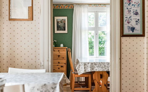 Ilingetorp: Meubles, Cabinetry, Propriété, Fenêtre, Table, Bois, Tiroir, Bâtiment, Design Intérieur, Commode