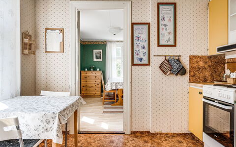 Ilingetorp: Meubles, Cadre, Propriété, Table, Bois, Porte, Textile, Tiroir, Chaise, Architecture