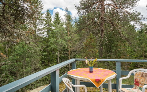 Boda Åsen Jaktstugan: Nuage, Ciel, Communauté Des Plantes, Plante, Arbre, Clôture, Table, Paysage Naturel, Herbe, Loisir