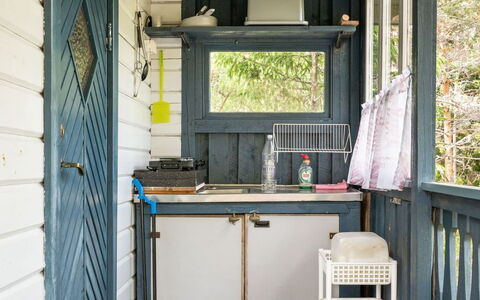 Boda Åsen Jaktstugan: Propriété, Plante, Bleu Azur, Bois, Fenêtre, Design Intérieur, Bâtiment, Sol, Sol