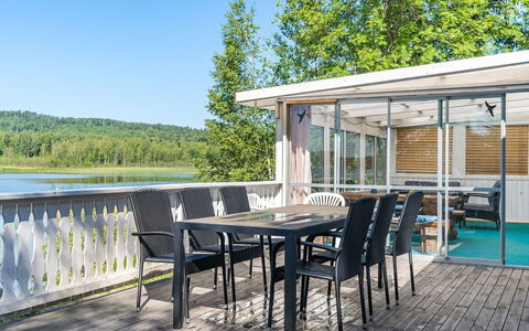 Uskeboda: Ciel, L'Eau, Meubles, Table, Plante, Arbre, Bois, Ombre, Loisir, Mobilier De Jardin