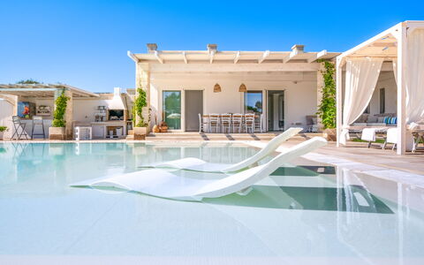 Villa Niraclo': Ciel, L'Eau, Piscine, Bâtiment, Bleu Azur, Ombre, Mobilier De Jardin, Maison, Balancelle, Loisir