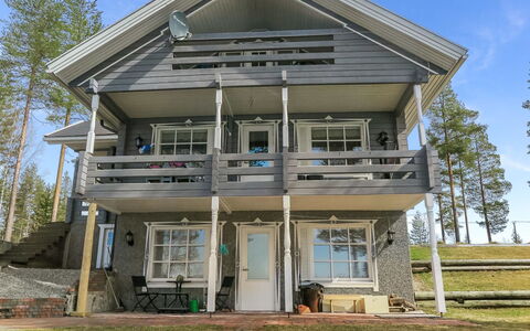 Kreivilä: Balcon, Appartement, Ombre, Verre, Condominium, Balustrade, Porche, Daylighting, Plate-Forme, Mobilier De Jardin