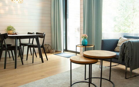 Kasnäs Marina C 22: Balcon, Appartement, Ombre, Verre, Condominium, Balustrade, Porche, Daylighting, Plate-Forme, Mobilier De Jardin