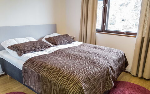 Villa Ylläs 302: Lit, Meubles, Literie, Chambre, Sol, Design Intérieur, Sol, Drap De Lit, Linge, Bois