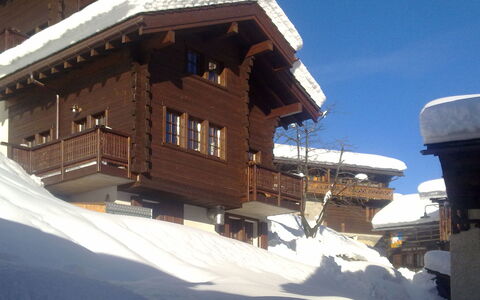 Chalet a Coeur: Propriété, Bâtiment, Ciel, Neige, Fenêtre, Pente, Maison, Bois, Gelé, Loisir