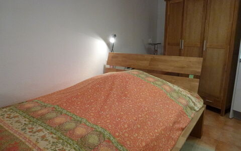 Donau: Chambre, Lit, Pièce, Drap De Lit, Meubles, Propriété, Literie, Cadre De Lit, Sol, Mur
