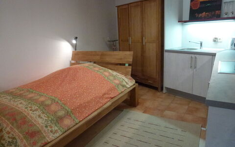 Donau: Chambre, Pièce, Propriété, Meubles, Lit, Sol, Drap De Lit, Literie, Cadre De Lit, Matelas