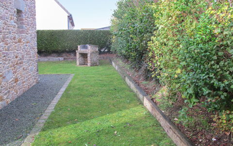 Zoé: Plante, Ciel, Surface De La Route, Lot Terre, Herbe, Brique, Brickwork, Mur, Haie, Paysage