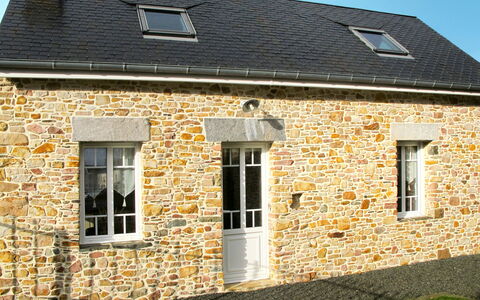 Zoé: Bâtiment, Fenêtre, Propriété, Ciel, Plante, Maison, Bois, Chalet, Mur