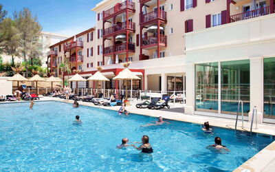 Cavalaire 643: Piscine, Centre De Loisirs, Loisir, L'Eau, Recours, Ville, Bâtiment, Établissements Humains, Vacances, Ville Resort