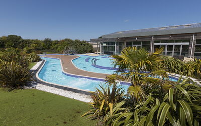 Filey 900: Propriété, Piscine, Recours, Immobilier, Maison, Bâtiment, Vacances, Architecture, Domicile, Arbre