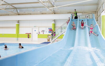 Caister-on-sea 900: Centre De Loisirs, Piscine, Loisir, Des Loisirs, Vacances, Parc Aquatique, Bâtiment, Jeux, Structure De Nonbuilding