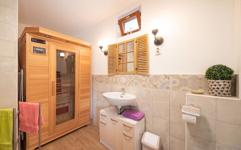 Luna: Pièce, Propriété, Salle De Bains, Design Intérieur, Meubles, Sol, Bâtiment, Maison, Immobilier, Parquet