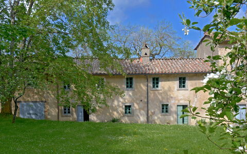 Casa Di Giulio: Arbre, Bâtiment, Branche, Domicile, Maison, Lot Terre, Établissements Humains, Biens, Pelouse, Chalet