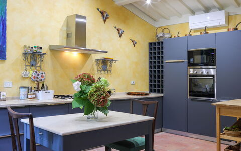 Villa Bacco: Meubles, Design Intérieur, Sol, Cuisine, Bois, Comptoir, Sol, Appareil De Cuisine, Domicile, Éclairage