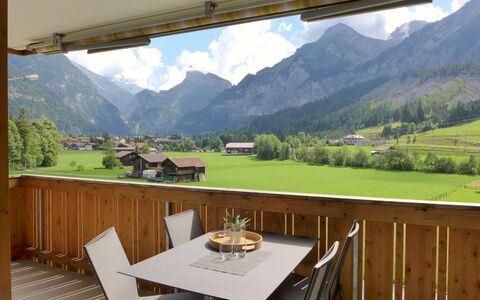 Kandersteg 420: Ciel, Nuage, Table, Montagne, Propriété, Porche, La Nature, Bâtiment, Plante, Bois
