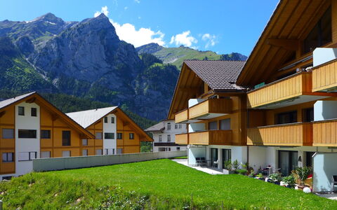Kandersteg 420: Nuage, Ciel, Plante, Propriété, Bâtiment, Montagne, Fenêtre, La Nature, Paysage Naturel, Arbre