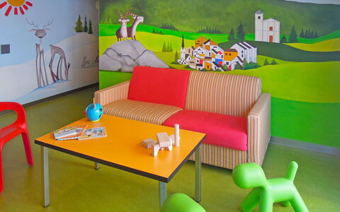 Savognin 50: Meubles, Table, Canapé, Vert, Produit, Bleu Azur, Design Intérieur, Salon, Loisir, Canapé-Lit