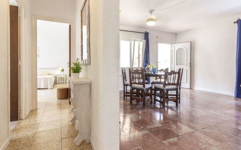 Villa Karoline: Propriété, Pièce, Sol, Bâtiment, Design Intérieur, Immobilier, Meubles, Maison, Plafond, Sol