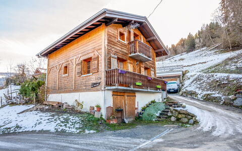 Saint Gervais 535: Ciel, Plante, Bâtiment, Neige, Fenêtre, Propriété, Nuage, Maison, Bois, Arbre