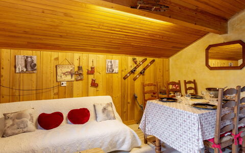 Saint Gervais 535: Pièce, Propriété, Meubles, Design Intérieur, Lit, Chambre, Bâtiment, Plafond, Mur, Maison