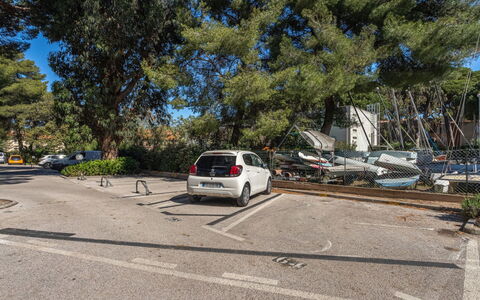 Hyères 217: Voiture, Véhicule, Véhicule À Moteur, Plante, Surface De La Route, Asphalte, Arbre, Roue, Parking