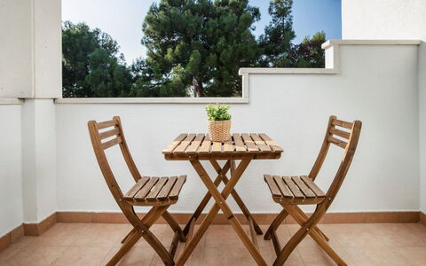 Villa Beach Front: Meubles, Table, Chaise, Pièce, Propriété, Design Intérieur, Maison, Tableau De Plein Air, Bois, Conception
