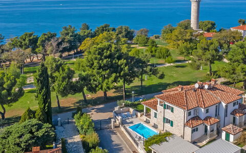 Villa Beach Front: Propriété, Ville, Immobilier, Photographie Aérienne, Ville, Zone Résidentielle, Établissements Humains, Zone Urbaine, Zone Métropolitaine, Bâtiment