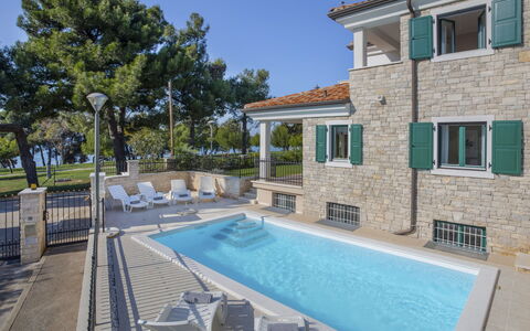 Villa Beach Front: Propriété, Bâtiment, Piscine, Maison, Immobilier, Domicile, Villa, Appartement, Biens, Zone Résidentielle