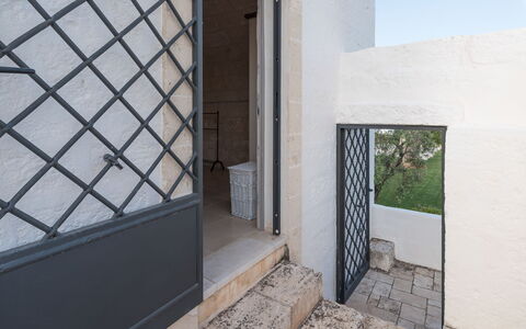 Masseria Villa Il Frantoio: Propriété, Mur, Architecture, Pièce, Maison, Bâtiment, Immobilier, Sol, Tuile, Design Intérieur