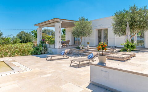 Villa Amelia Ostuni: Jardin, Dalle, Ombre, Aménagement Paysager, Colonne, Béton, Biens, Structure En Plein Air, Tuile, Pot De Fleur