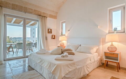 Villa Amelia: Chambre, Pièce, Meubles, Propriété, Lit, Design Intérieur, Sol, Bâtiment, Plafond, Mur