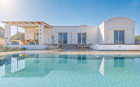 Villa Amelia: Propriété, Piscine, Bâtiment, Maison, Immobilier, Domicile, Architecture, Villa, Biens, Recours