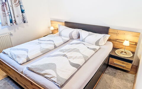 Christine: Chambre, Lit, Design Intérieur, Meubles, Literie, Cadre De Lit, Drap De Lit, Pièce, Linge, Throw Pillow