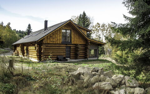 Srub Kuří: Ciel, Plante, Bâtiment, Fenêtre, Arbre, Maison, Paysage Naturel, Bois, Montagnes, Chalet