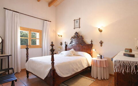 Mavi: Meubles, Design Intérieur, Bois, Lit, Chambre, Sol, Sol, Plafond, Pièce, Éclairage