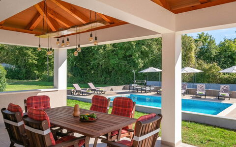 Casetta Filip: Propriété, Patio, Meubles, Pièce, Bâtiment, Porche, Maison, Table, Domicile, Design Intérieur