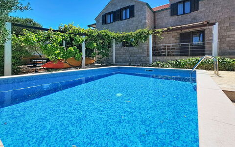 Sofija: Piscine, Bleu, Recours, Composite, Caractéristique De L'Eau, Loisir, Eco Hôtel, Ombre, Biens, Villa