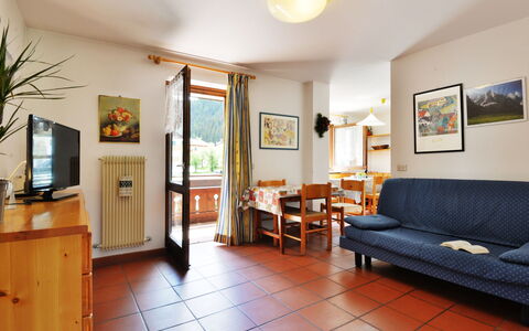 Cesa Palua: Pièce, Propriété, Meubles, Bâtiment, Design Intérieur, Salon, Immobilier, Maison, Sol, Plafond
