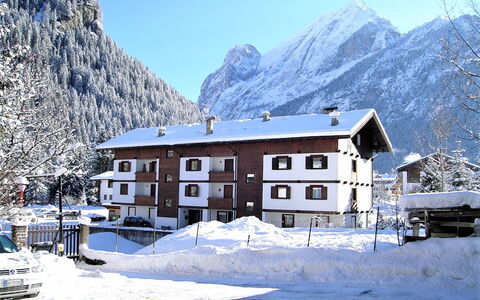 Cesa Palua: Ciel, Montagne, Bâtiment, Neige, Fenêtre, Pente, Maison, Paysage Naturel, Gelé, Zone Rurale