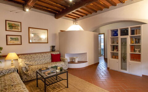 Podere: Bâtiment, Pièce, Plafond, Propriété, Design Intérieur, Parquet, Sol, Meubles, Dur, Grenier