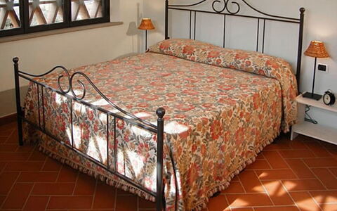San Giovanni 801: Lit, Chambre, Meubles, Cadre De Lit, Drap De Lit, Pièce, Le Fer, Literie, Propriété, Matelas
