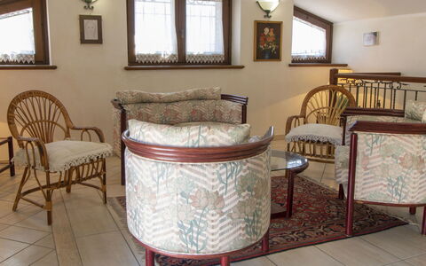 La Danza: Pièce, Meubles, Propriété, Sol, Produit, Design Intérieur, Table, Immobilier, Chaise, Maison
