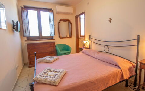 La Danza: Chambre, Lit, Pièce, Meubles, Drap De Lit, Propriété, Cadre De Lit, Literie, Matelas, Design Intérieur