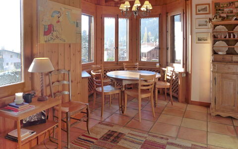 Marmousets 2: Pièce, Meubles, Propriété, Bâtiment, Design Intérieur, Sol, Table, Maison, Dur, Salon