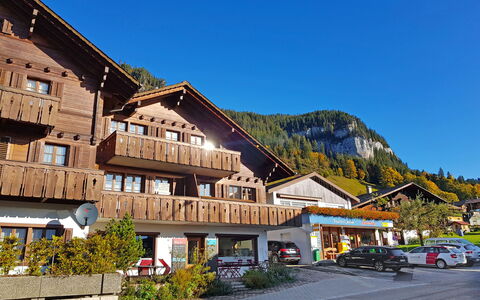 Chalet Burgfeld: Bâtiment, Ciel, Plante, Propriété, Fenêtre, Montagne, Maison, Voiture, Quartier