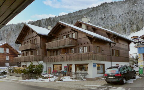 Chalet Burgfeld: Ciel, Nuage, Bâtiment, Propriété, Fenêtre, Neige, Montagne, Roue, Véhicule